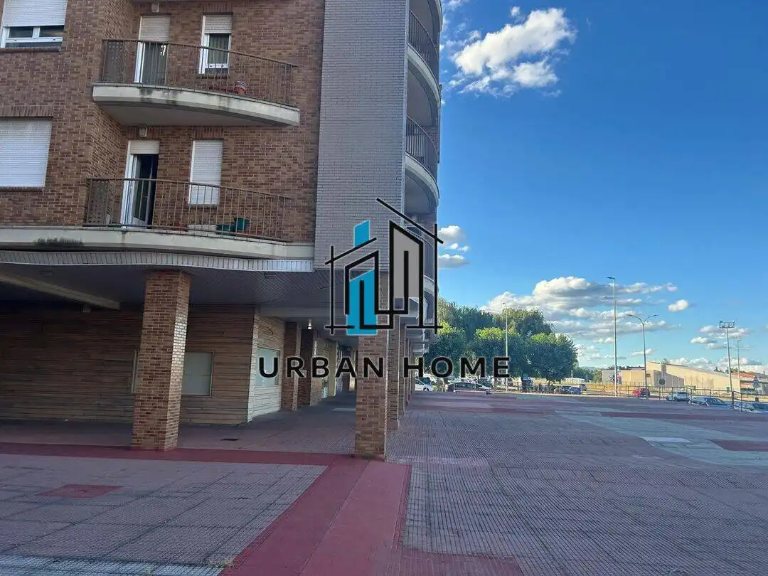 Vista exterior de Pis en venda en León Capital  amb Calefacció, Terrassa i Traster