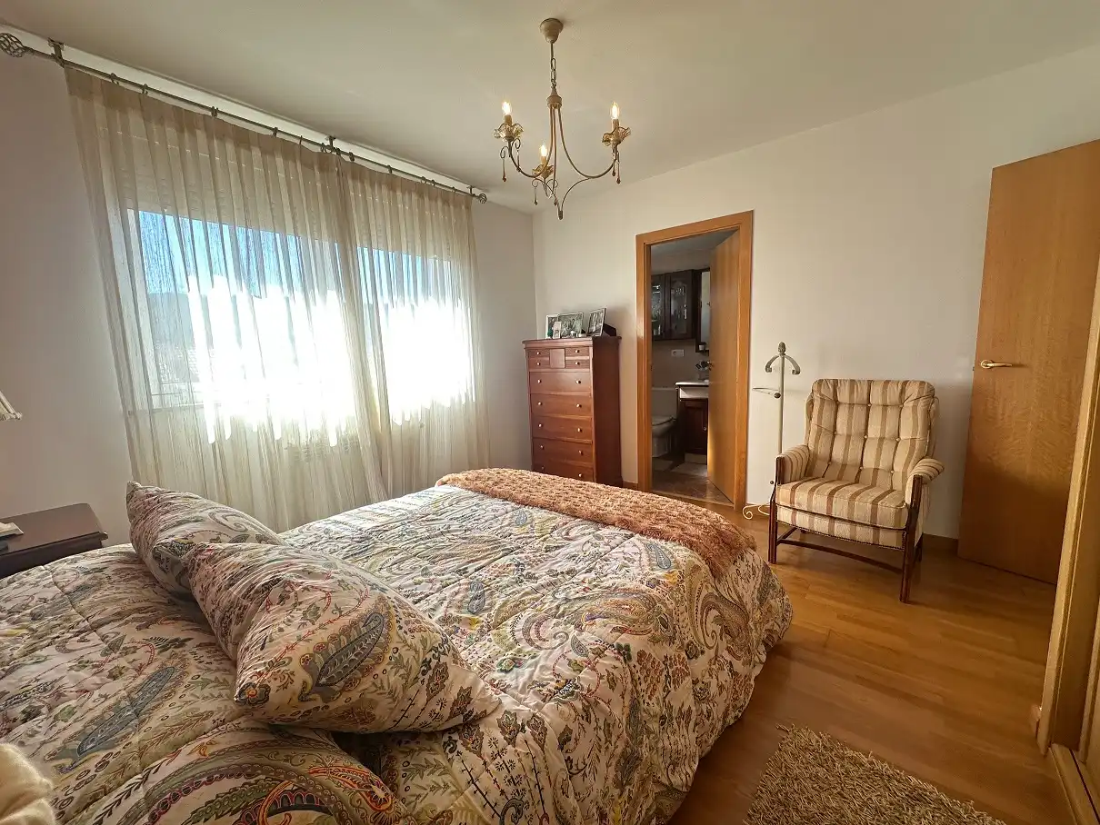 Habitación de Casa o chalet en venta en Santiago de Compostela  con Calefacción, Jardín privado y Parquet