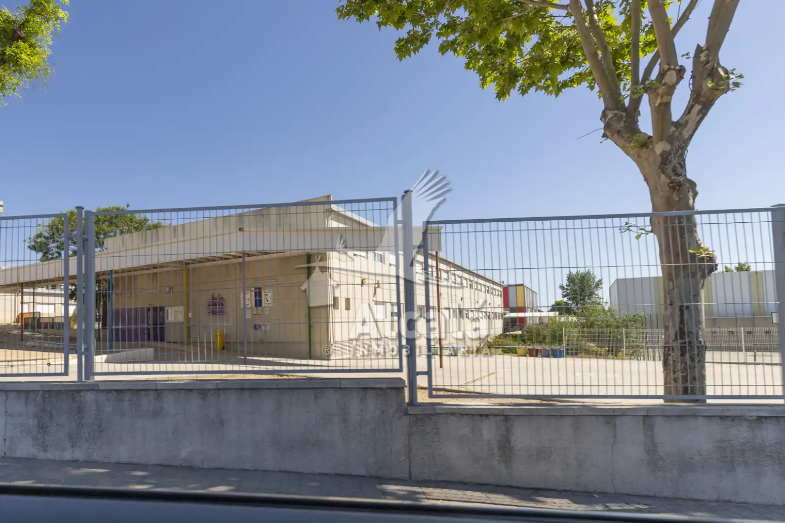 Vista exterior de Casa o xalet en venda en Villanueva de la Torre amb Calefacció i Jardí privat