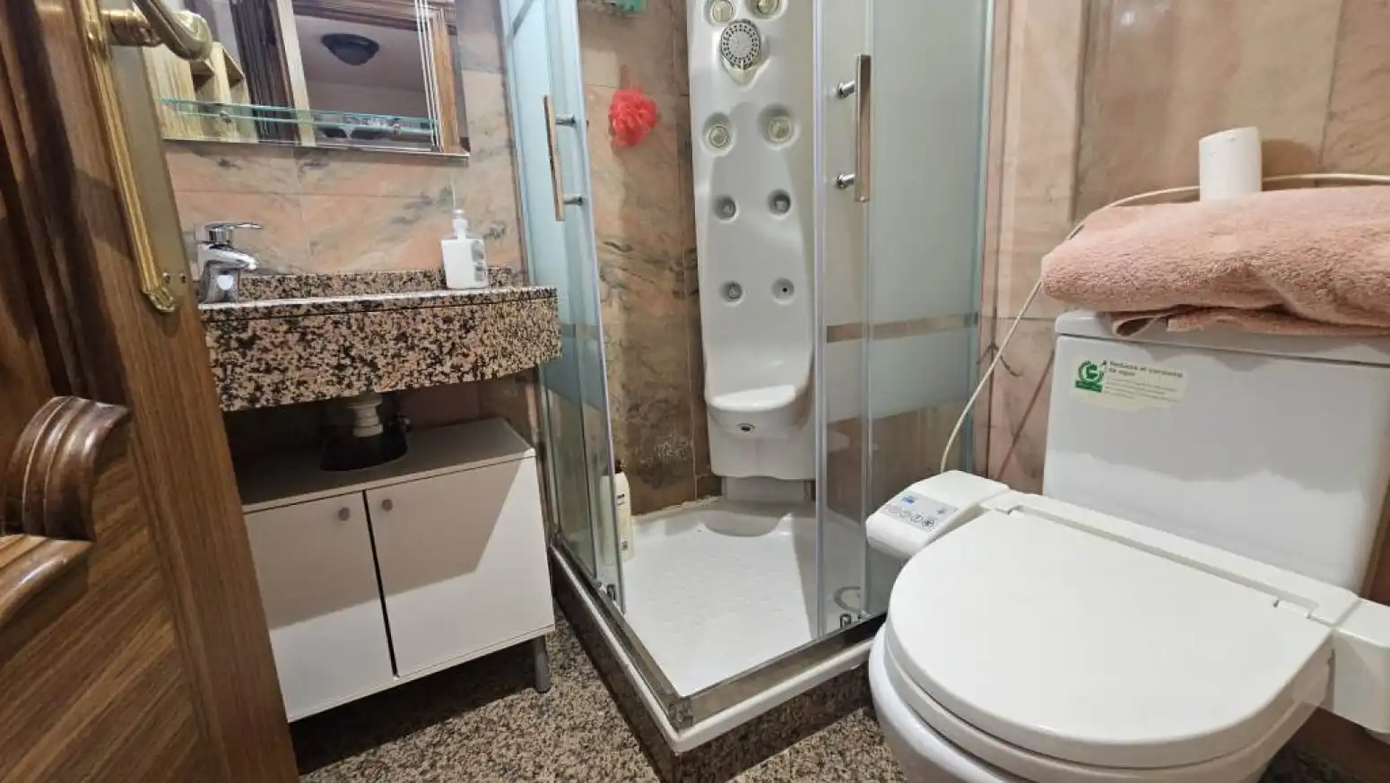 Bathroom of Flat for rent in Salamanca  with Heating and Furnished