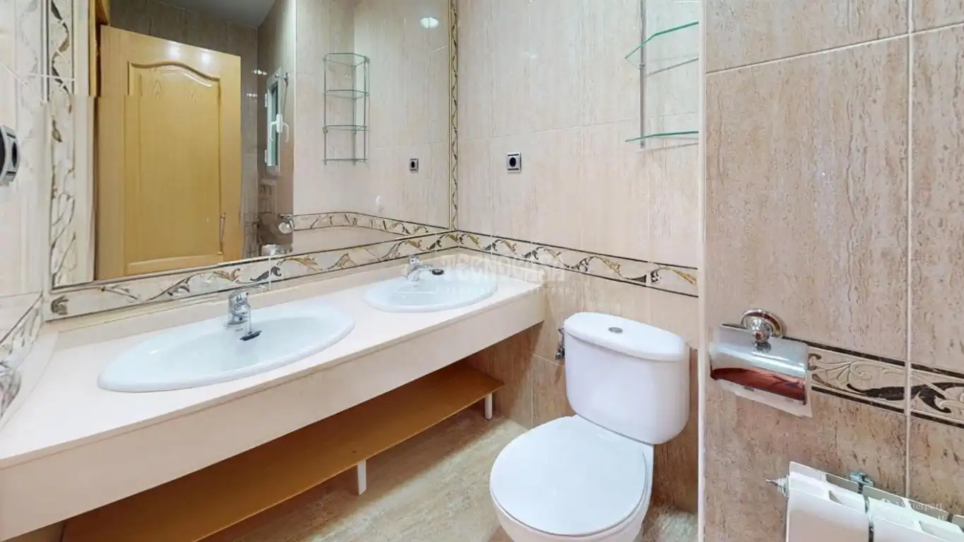 Baño de Piso en venta en Madrid con Aire acondicionado y Calefacción