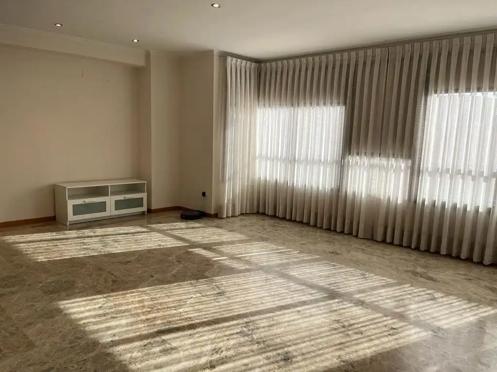 Wohnzimmer von Maisonette zum Verkauf in Benicalap