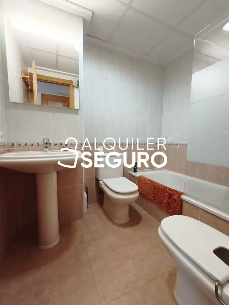 Baño de Piso de alquiler en San Vicente del Raspeig / Sant Vicent del Raspeig con Aire acondicionado, Terraza y Piscina