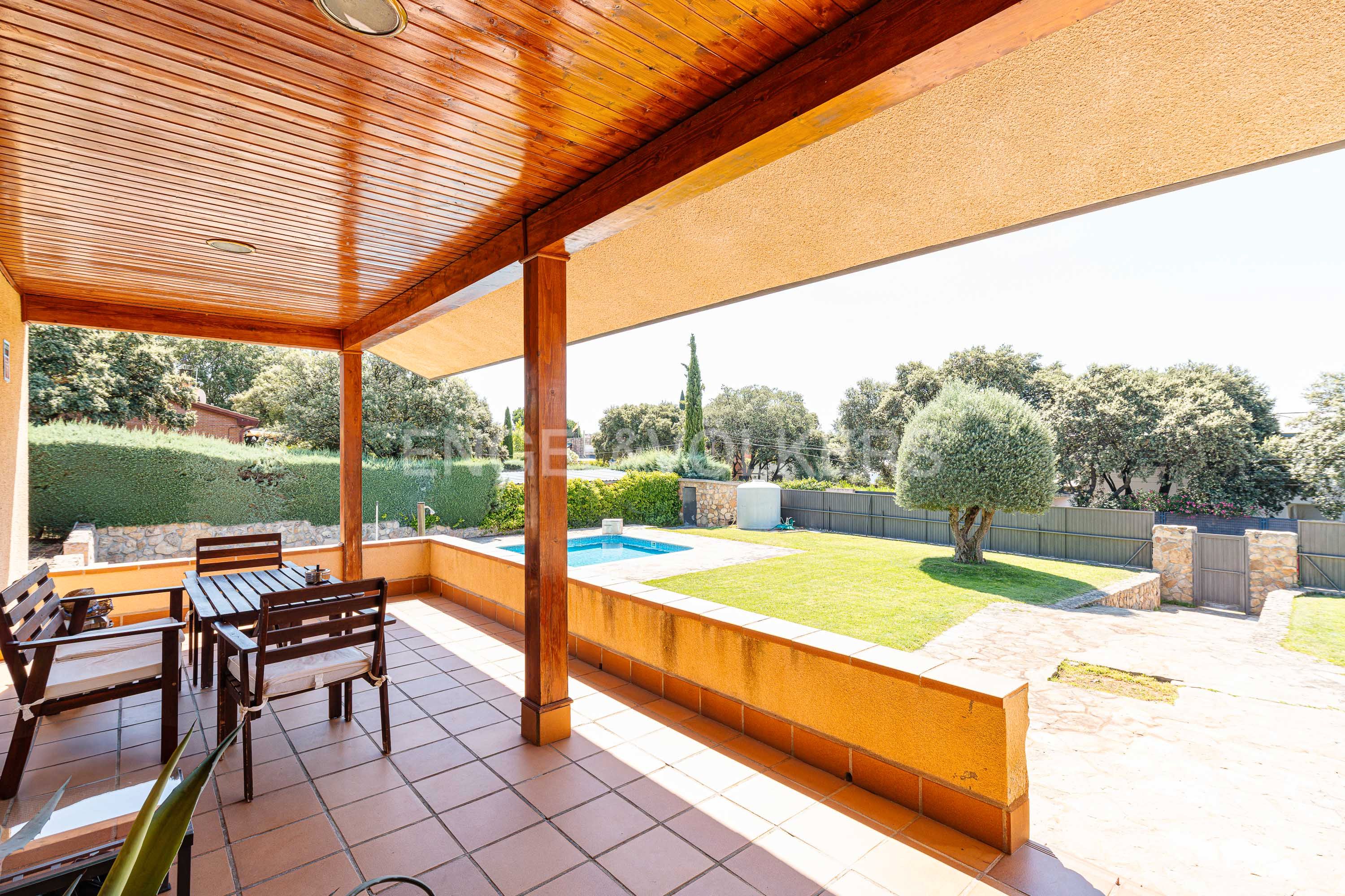 Vista exterior de Casa o xalet en venda en El Escorial amb Aire condicionat, Calefacció i Jardí privat