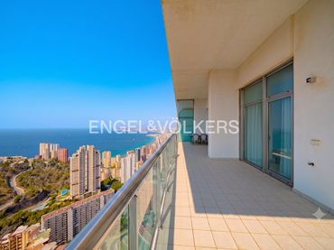 Flat with pool for sale in Calle de Viena 8