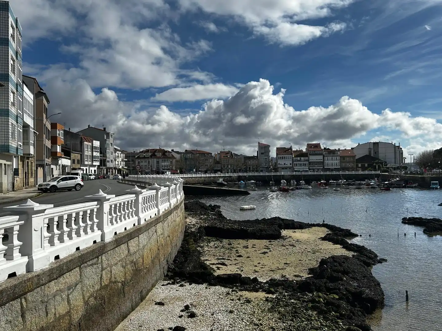 Exterior view of Detached homes for sale in Vilagarcía de Arousa  with Air Conditioner, Heating and Terrace