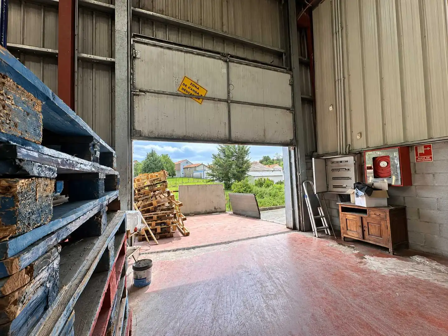Außenansicht von Fabrikhallen zur Miete in Polanco, Cantabria