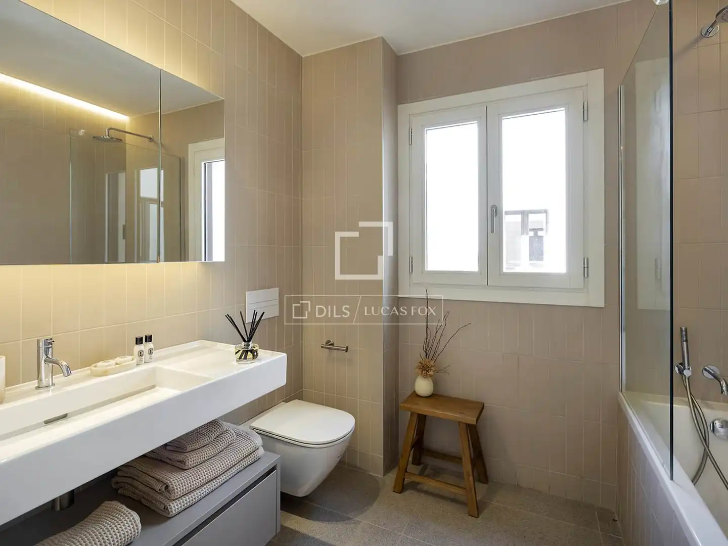 Baño de Ático en venta en Barcelona con Aire acondicionado, Calefacción y Parquet