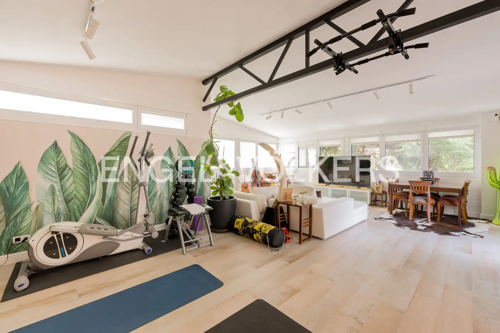 Living room of Houses for sale in Madrid  with Air Conditioner, Heating and Private garden
