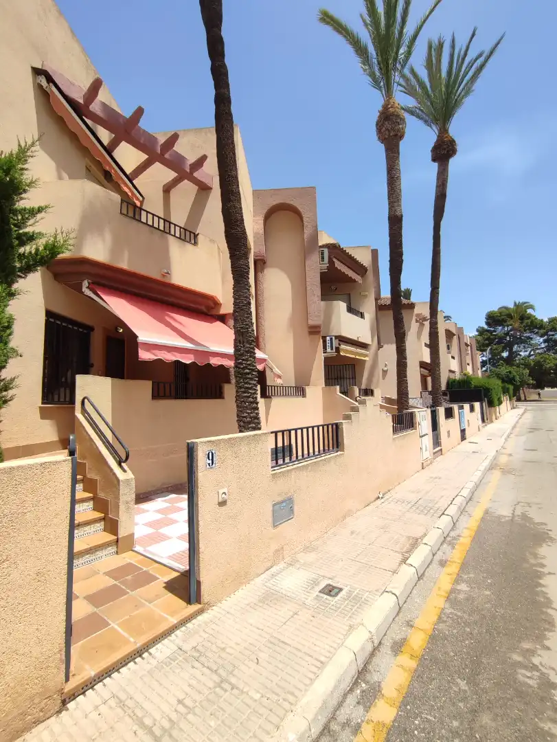 Bungalow con piscina in vendita a Calle Júpiter 9, imagen 3