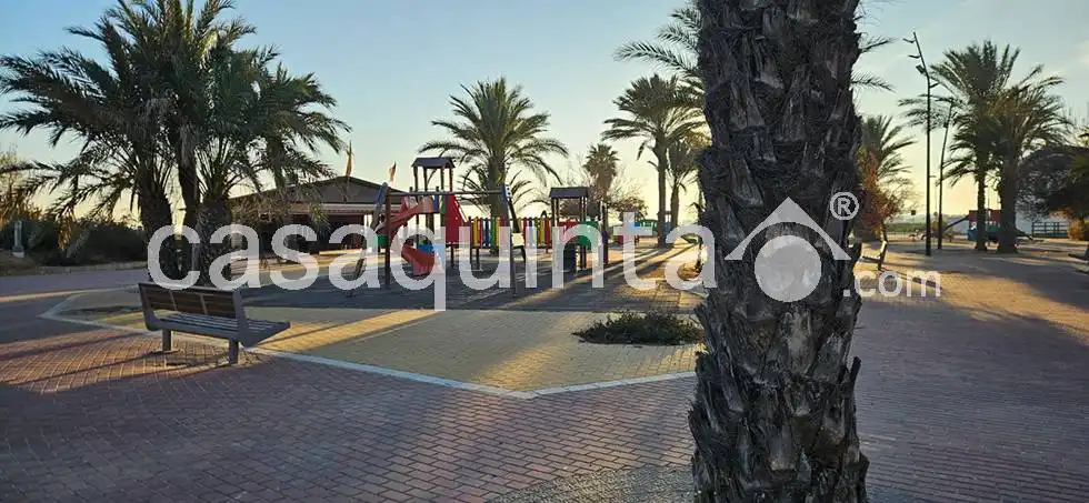 Vista exterior de Dúplex en venda en San Pedro del Pinatar amb Calefacció, Terrassa i Traster