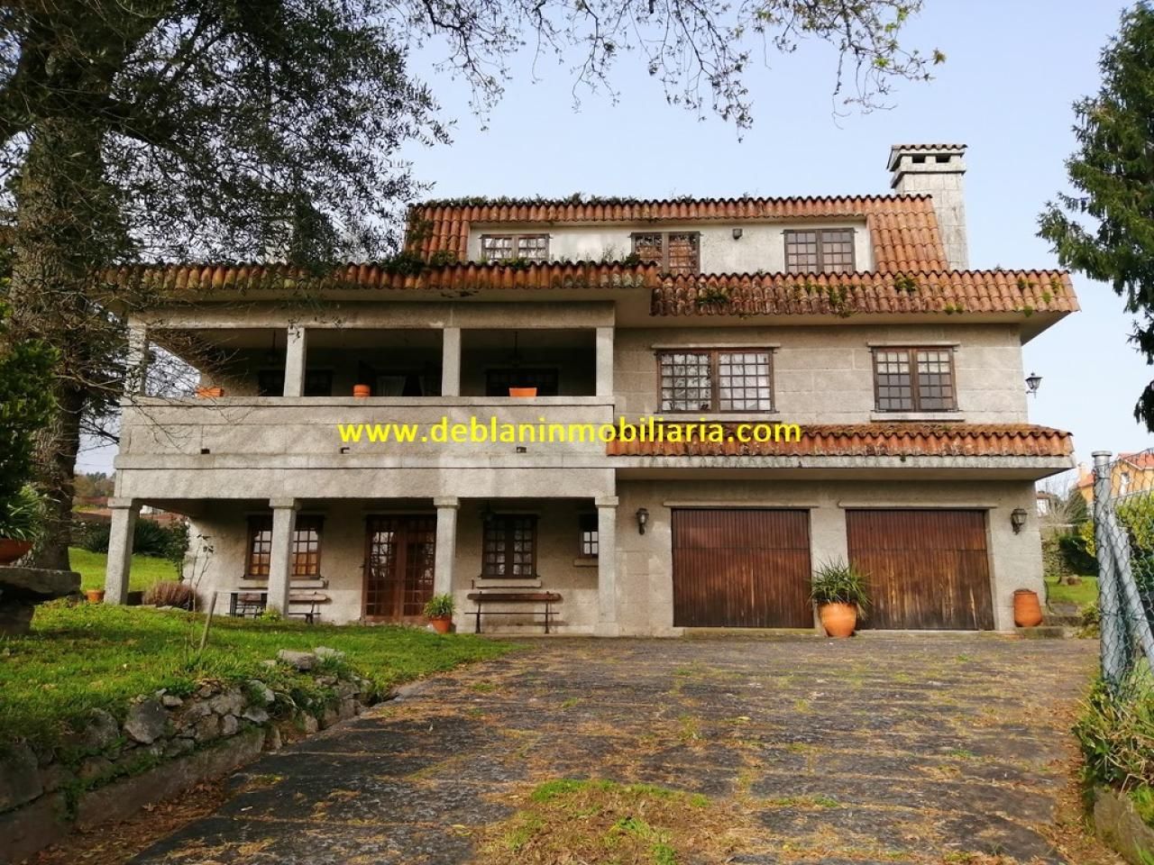 Vista exterior de Casa o xalet en venda en Tui amb Calefacció, Jardí privat i Parquet