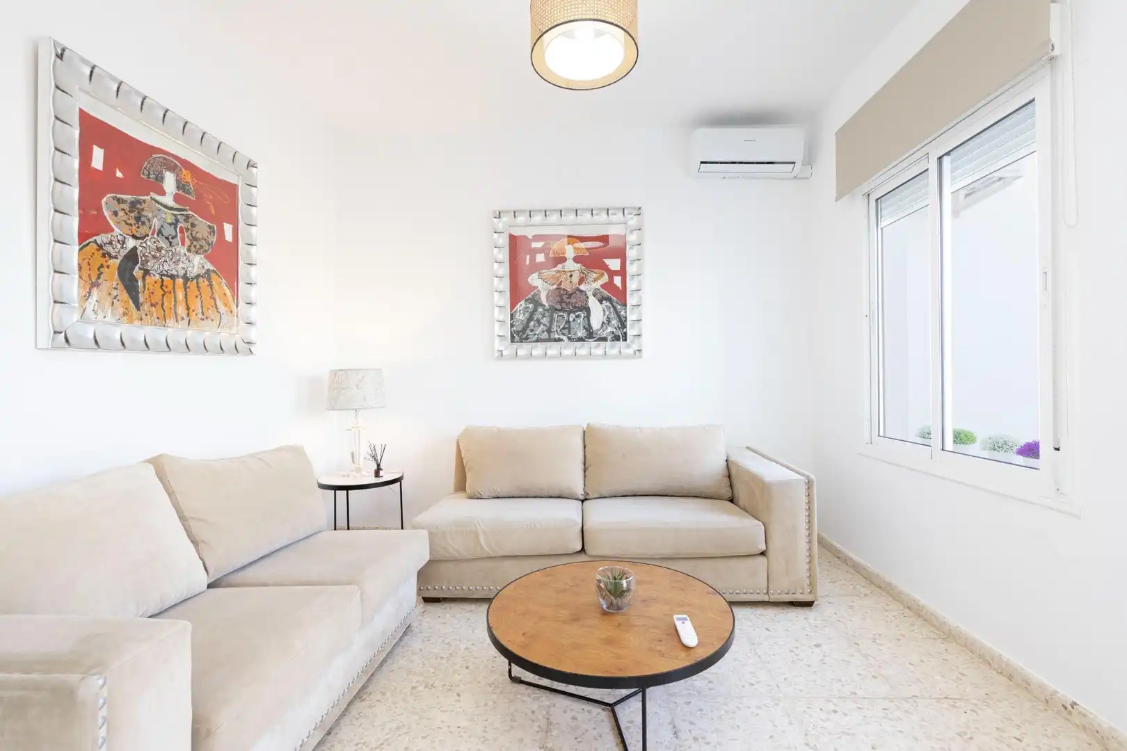 Sala d'estar de Casa adosada en venda en La Palma del Condado amb Terrassa