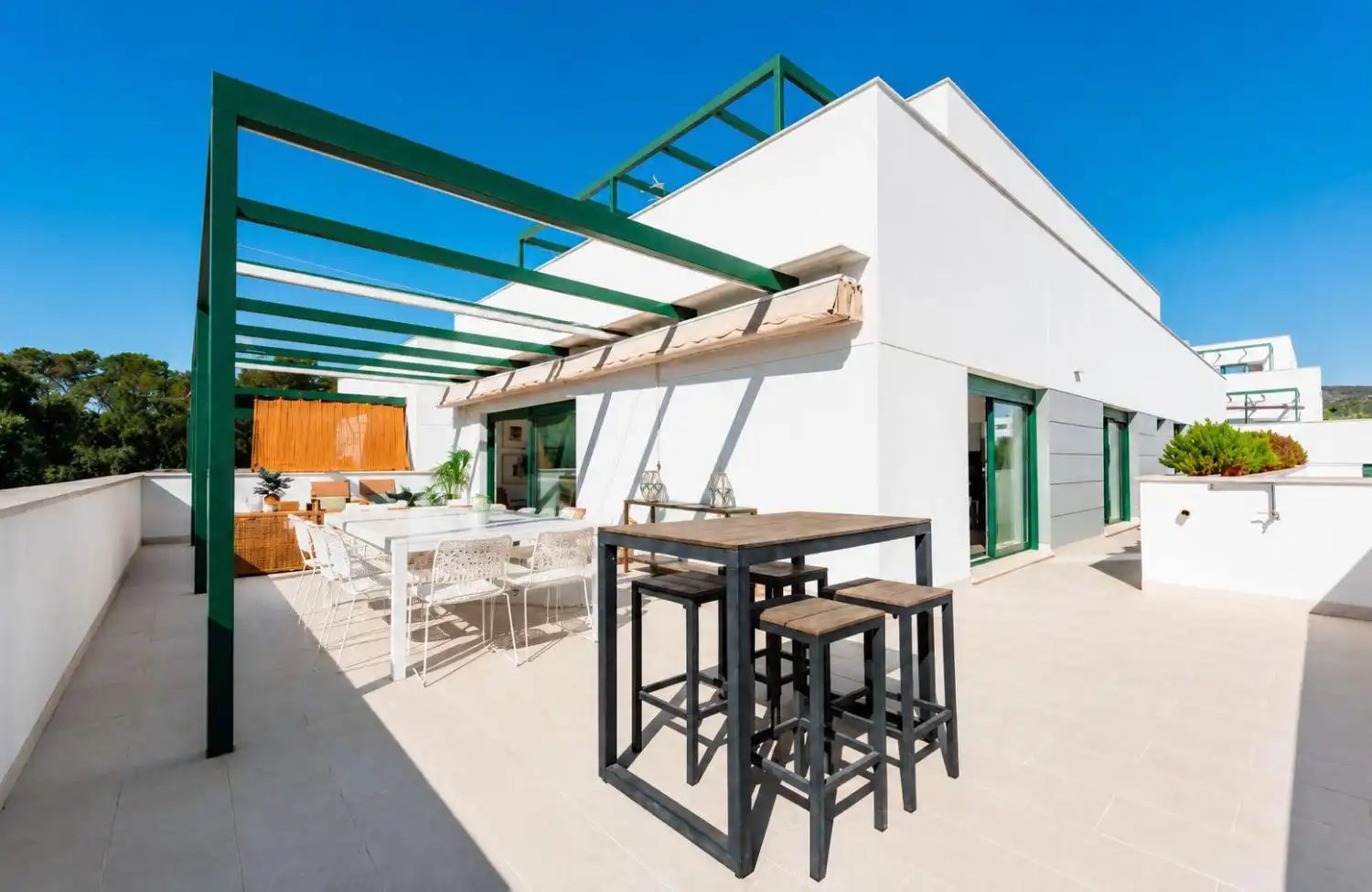 Terrasse von Wohnungen zur Miete in Sotogrande mit Klimaanlage, Heizung und Terrasse