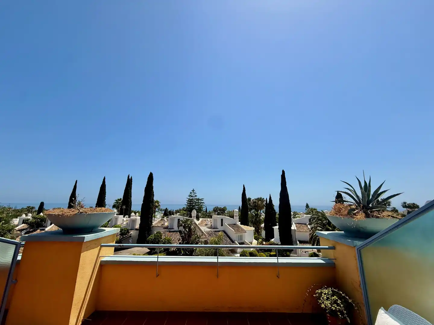 Außenansicht von Maisonette zur Miete in Marbella mit Heizung, Abstellraum und Schwimmbad