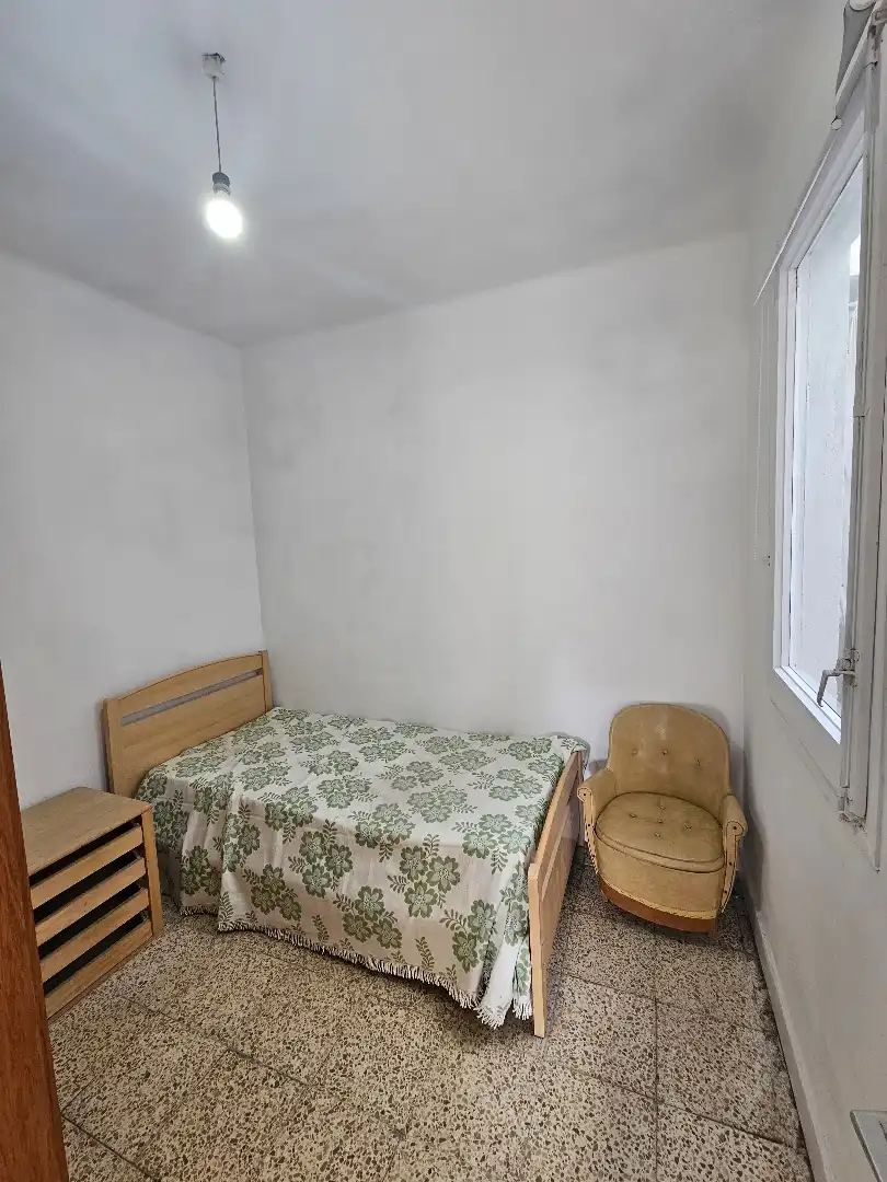 Dormitori de Pis en venda en Cornellà de Llobregat amb Moblat, Forn i Balcó