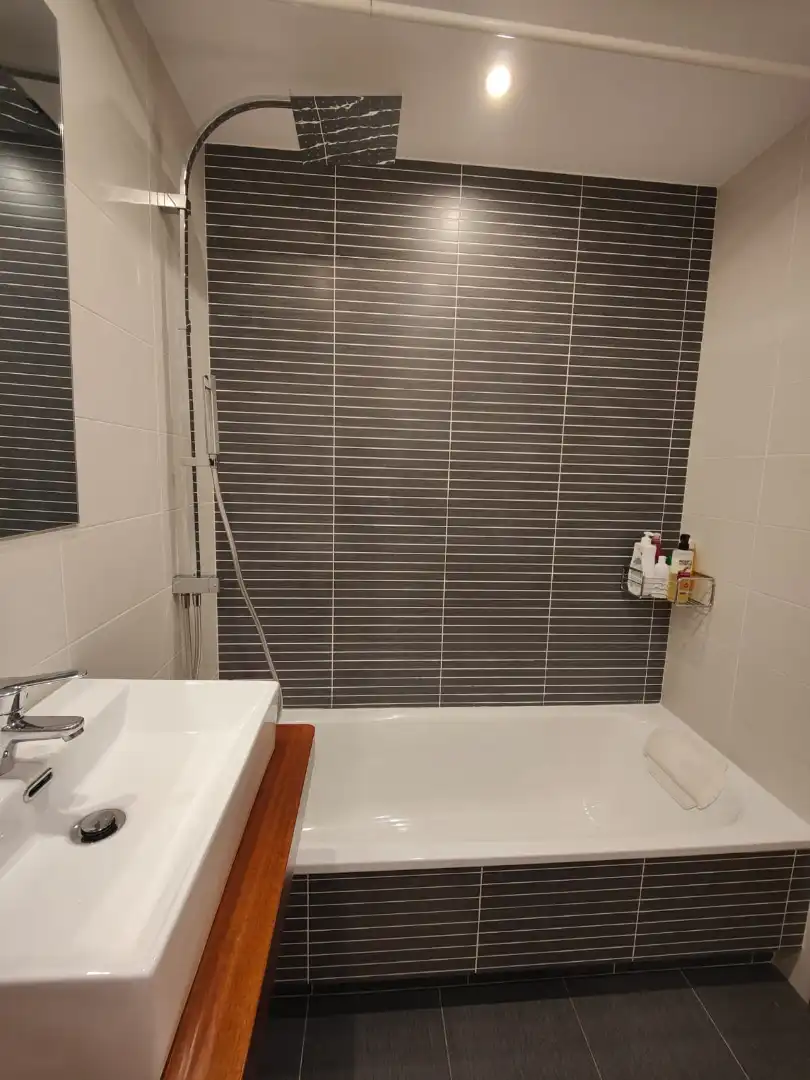 Bathroom of Flat for rent in Ames  with Heating, Parquet flooring and Storage room