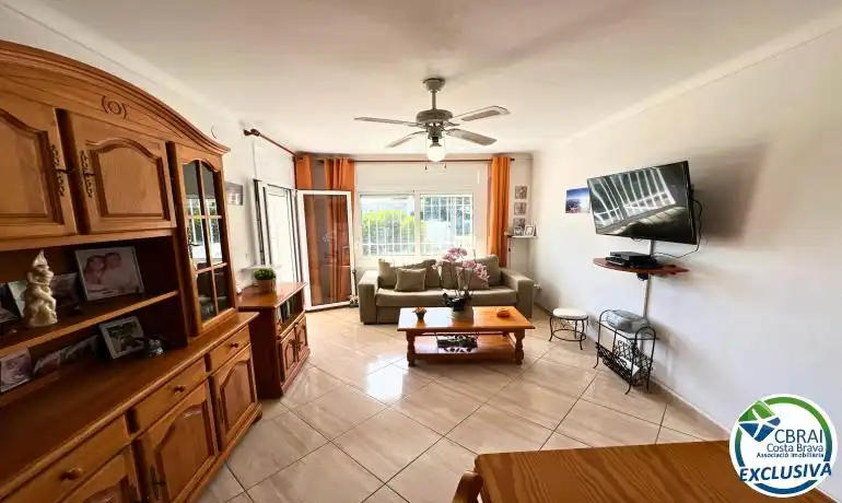 Sala de estar de Planta baja en venta en Roses con Jardín privado, Trastero y Amueblado
