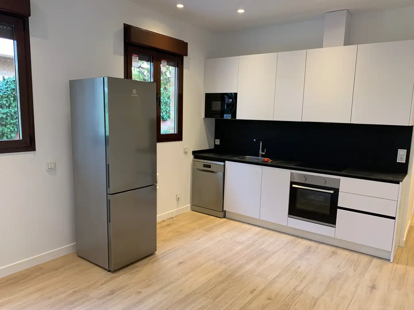 Kitchen of Flat for rent in Madrid  with Air Conditioner, Storage room and Oven