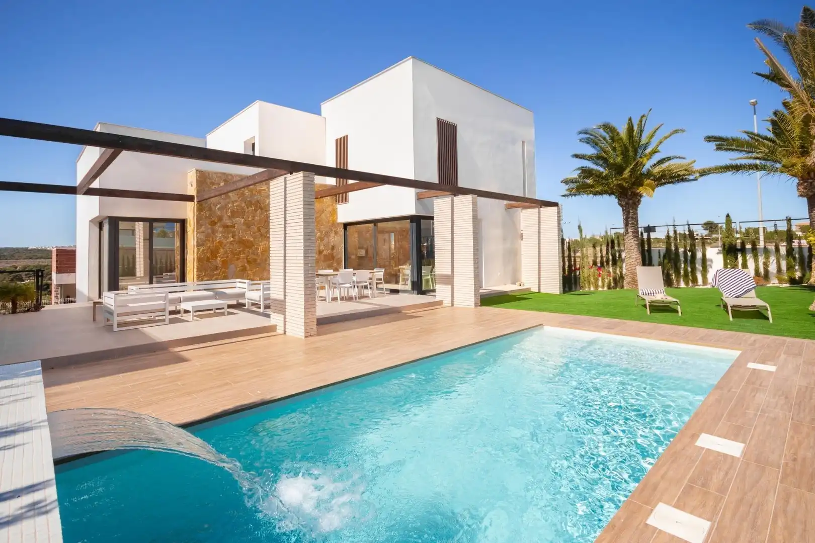 Piscina de Casa o xalet en venda en Orihuela amb Aire condicionat, Jardí privat i Terrassa