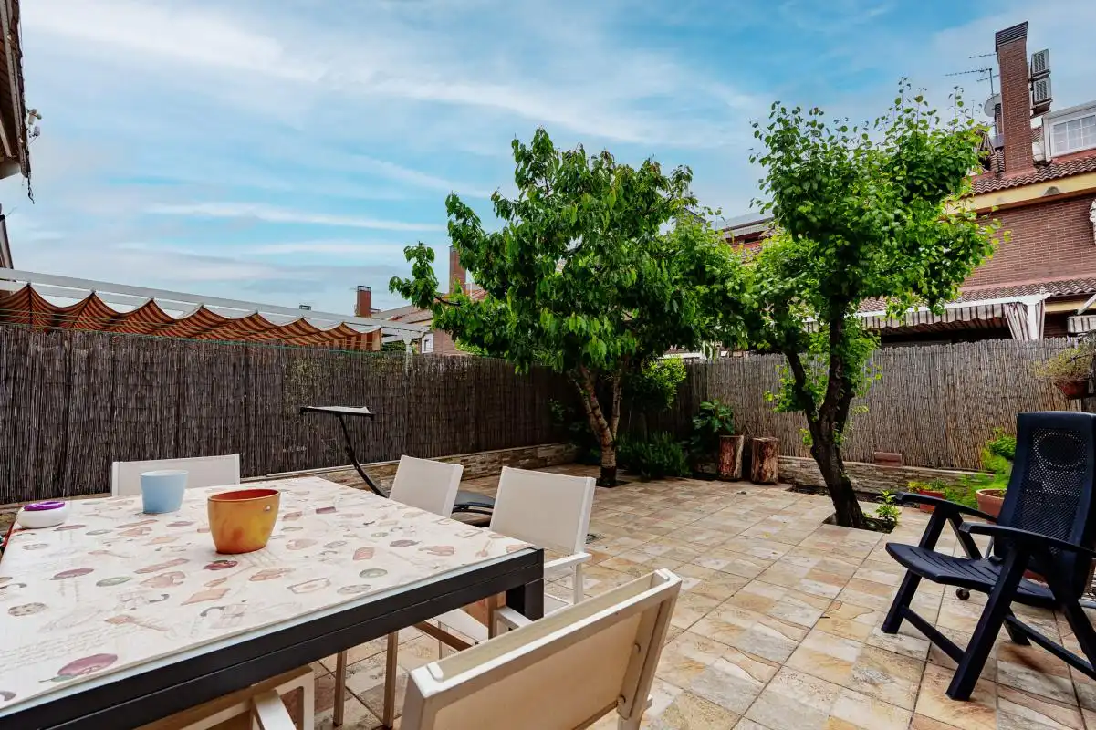 Terrassa de Casa adosada en venda en Getafe amb Aire condicionat, Calefacció i Jardí privat