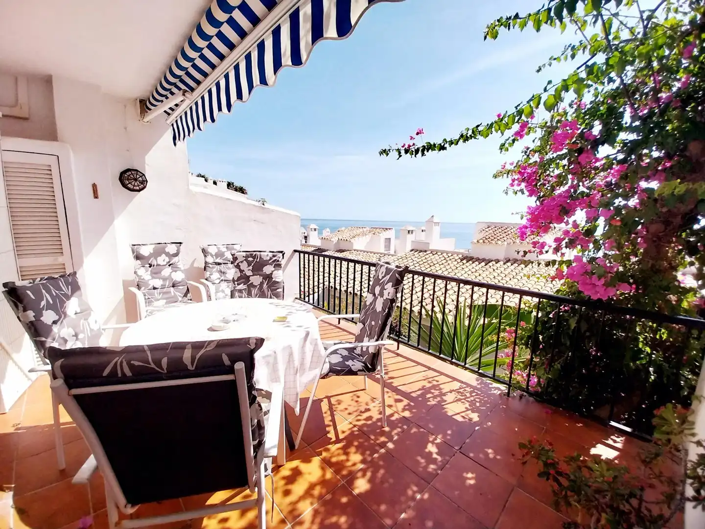 Terraza de Dúplex de alquiler en Mijas con Piscina comunitaria