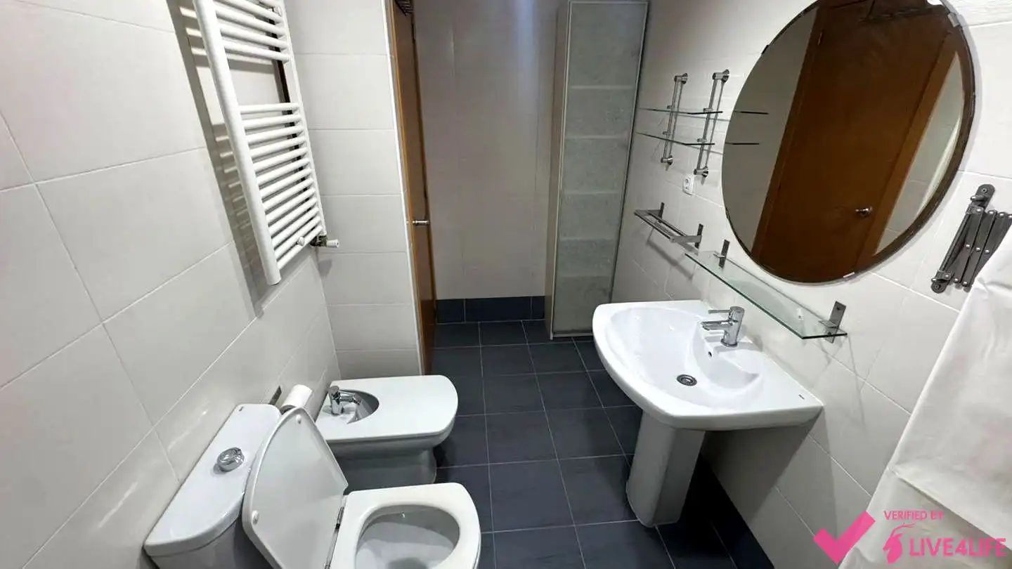 Badezimmer von Wohnung zur Miete in Valencia mit Klimaanlage, Heizung und Möbliert
