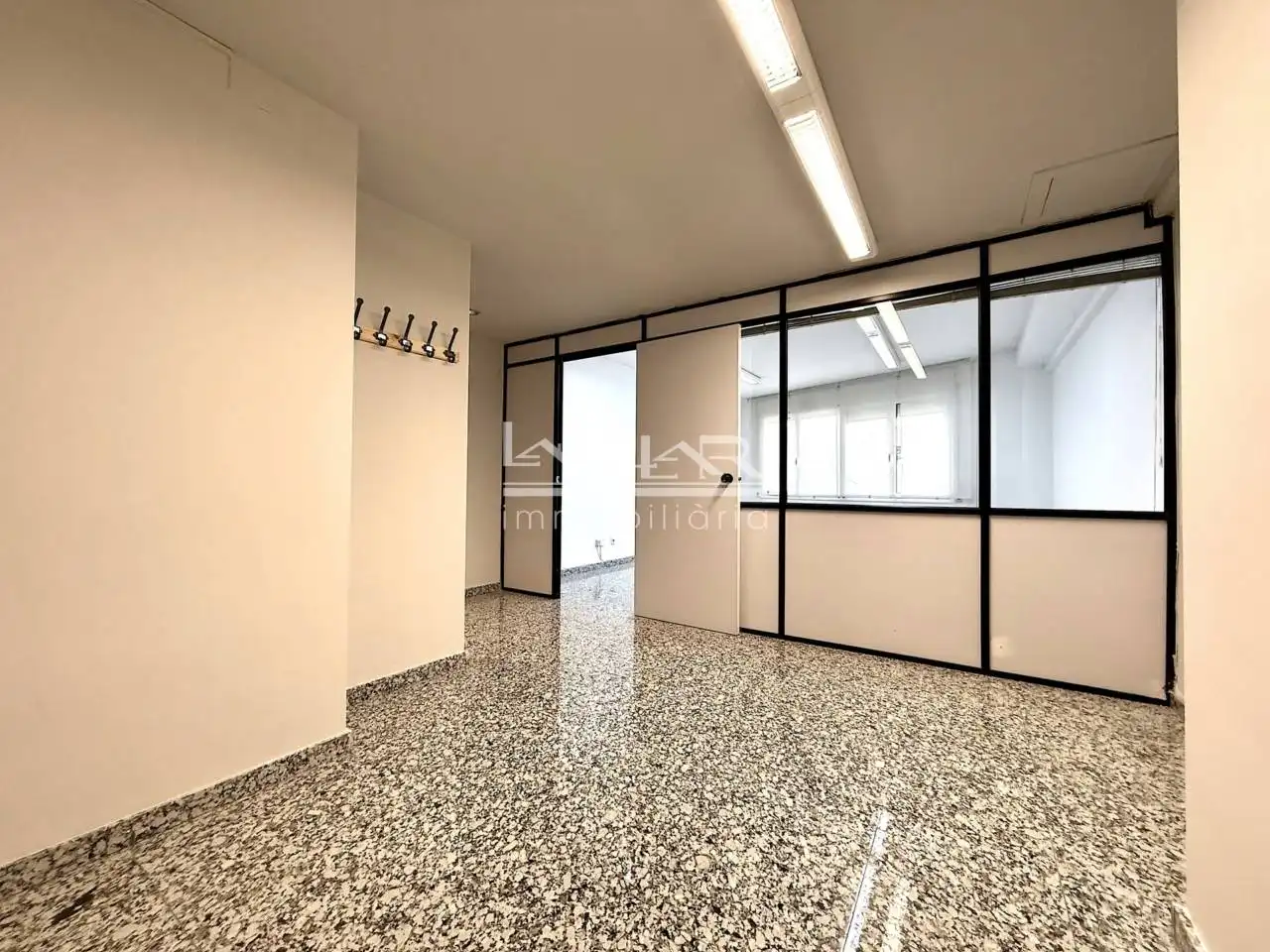 Büro zur Miete in Vic mit Klimaanlage und Heizung