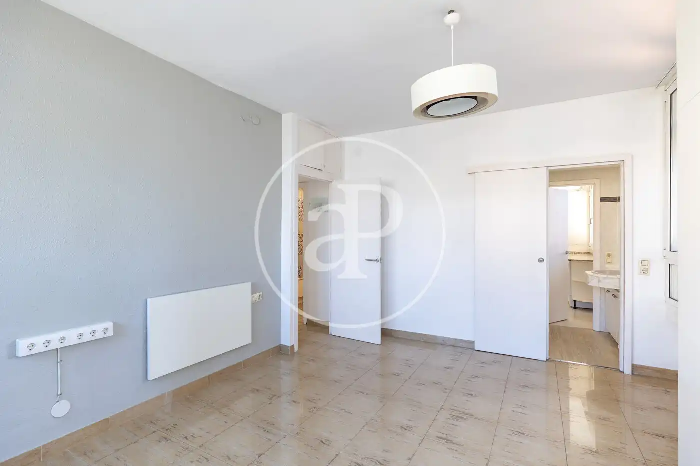 Schlafzimmer von Wohnung zum Verkauf in Barcelona mit Heizung und Privatgarten