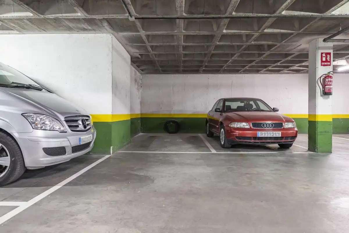 Parking de Piso en venta en Madrid con Calefacción, Jardín privado y Terraza