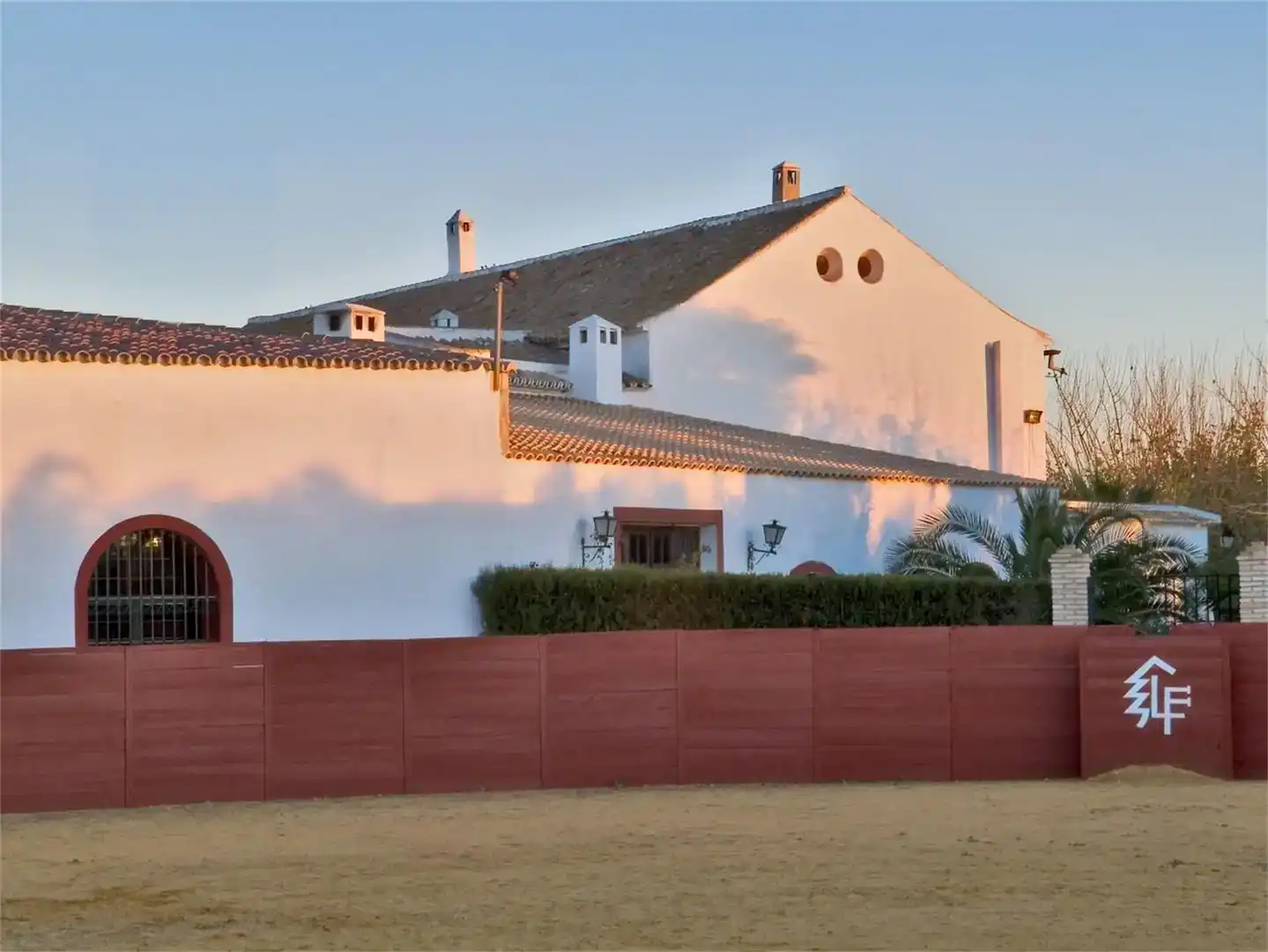 Vista exterior de Finca rústica en venda en Carmona, Sevilla
