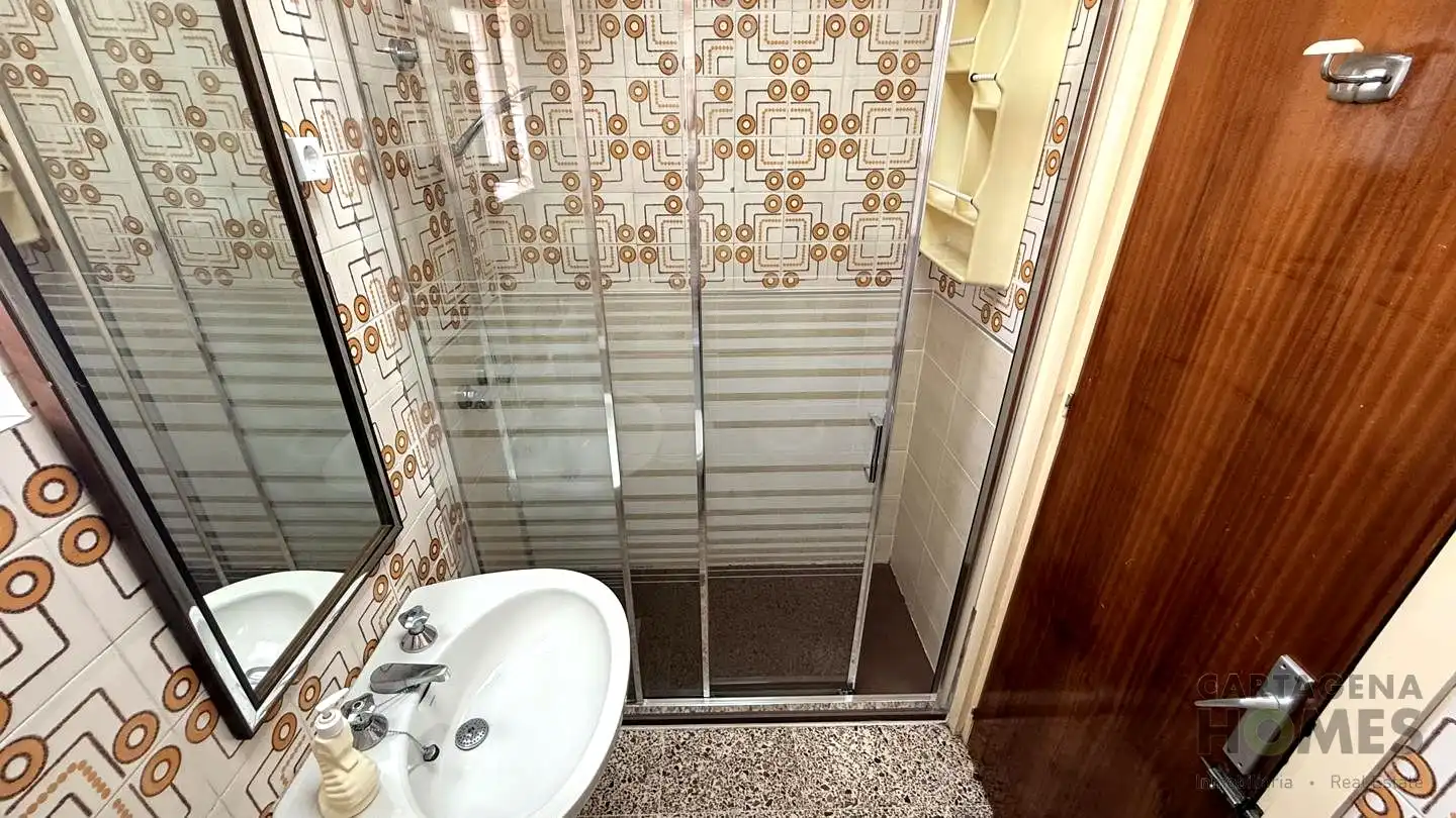 Baño de Piso en venta en Cartagena con Aire acondicionado, Terraza y Amueblado