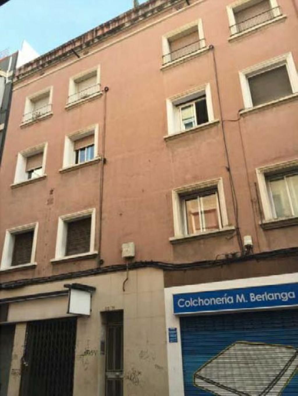 Vista exterior de Local en venta en L'Hospitalet de Llobregat