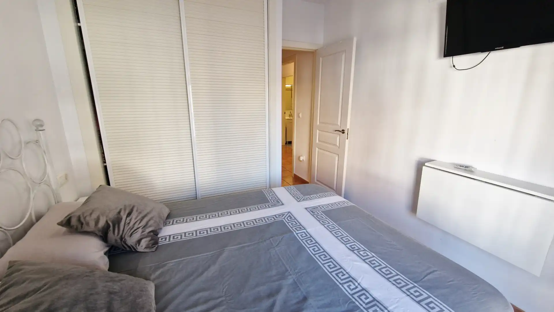 Dormitori de Apartament en venda en Vélez de Benaudalla amb Moblat, Forn i Rentadora