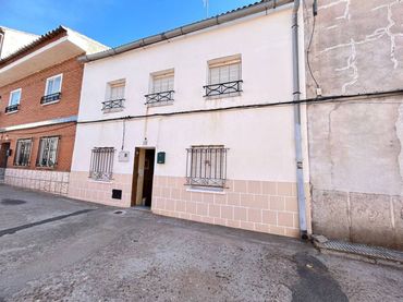 Haus mit Garten zum Verkauf in Calle General Moscardó