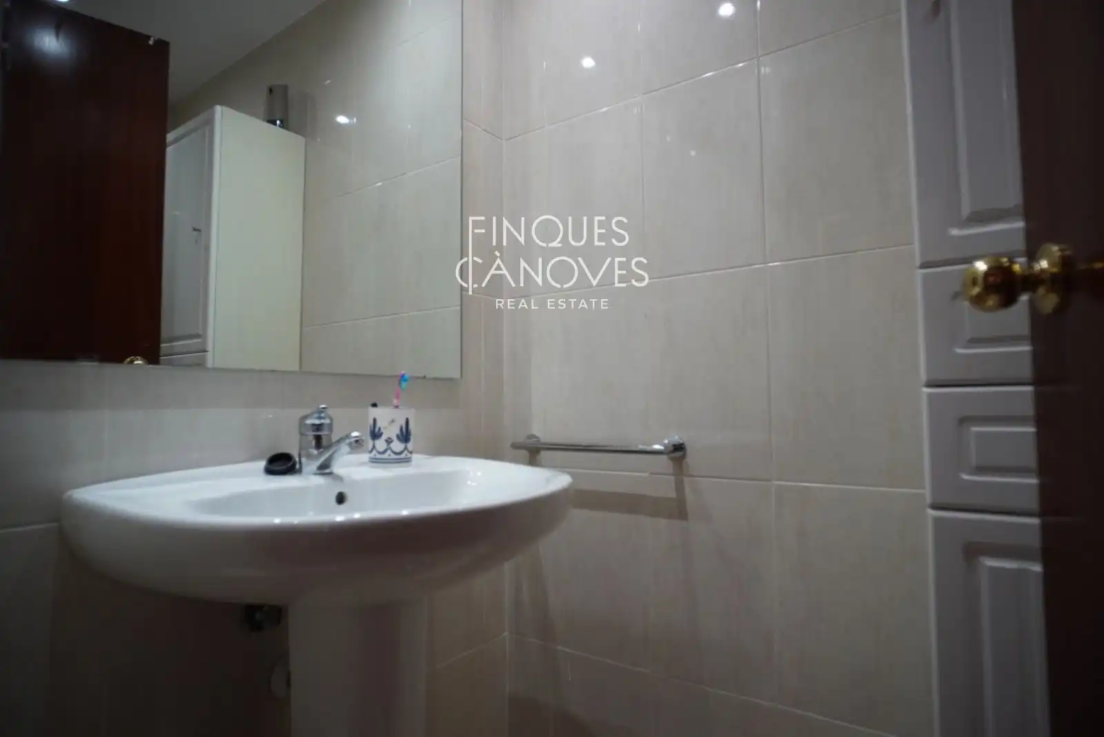 Bathroom of Flat for sale in Girona  with Heating, Terrace and Furnished