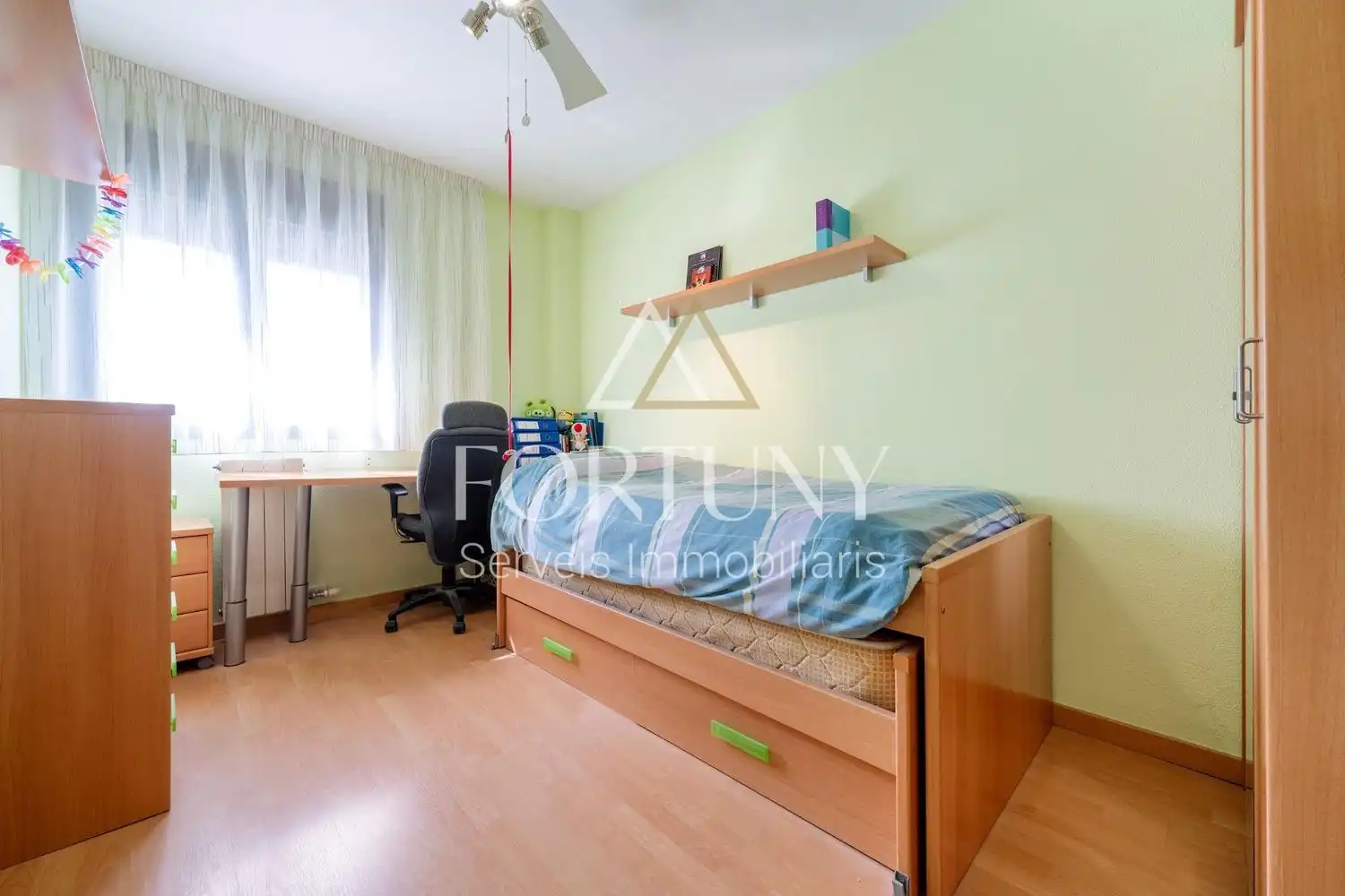 Schlafzimmer von Dachboden zum Verkauf in Reus mit Klimaanlage, Schwimmbad und Balkon
