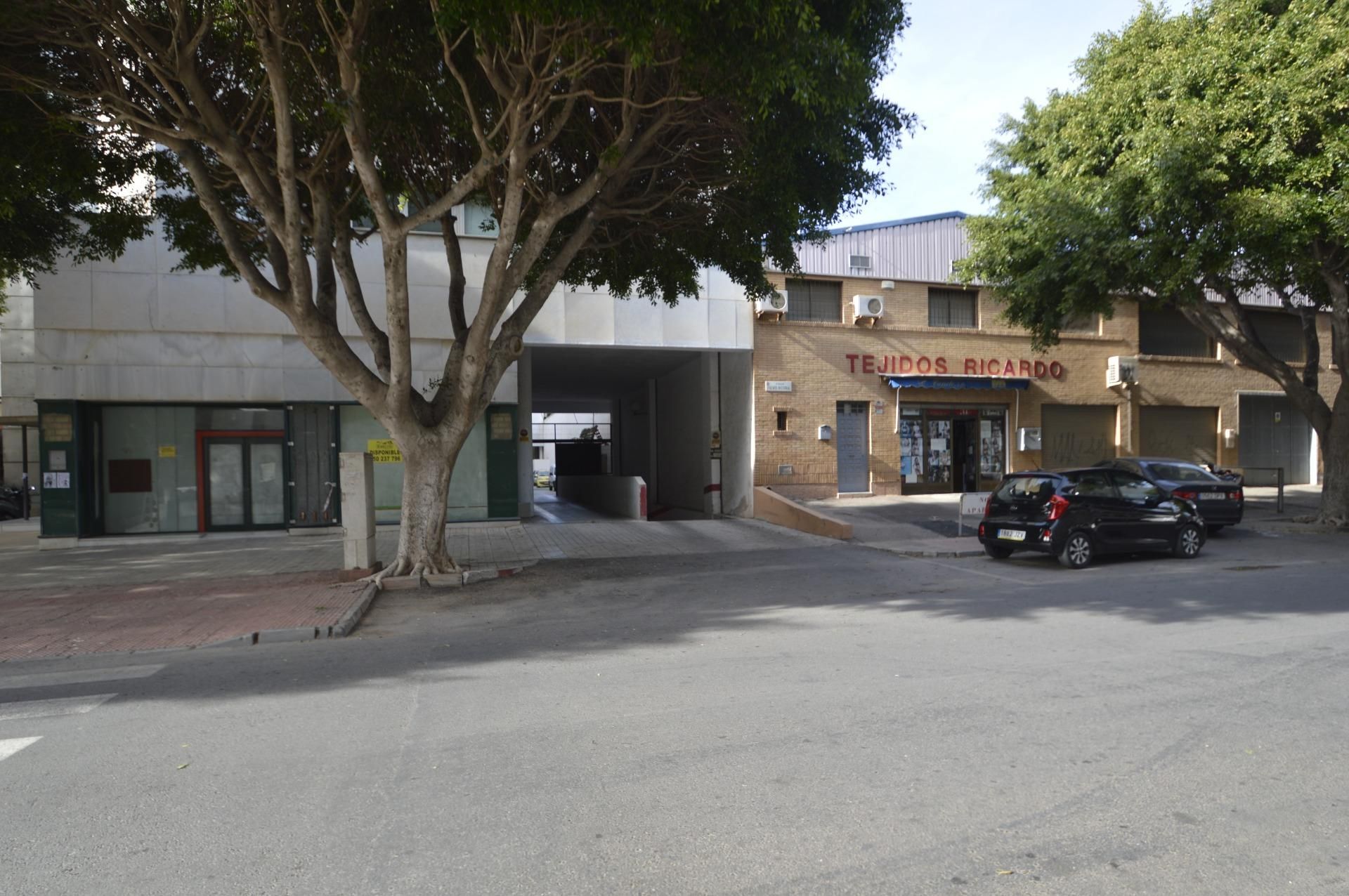 Vista exterior de Garatge en venda en  Almería Capital