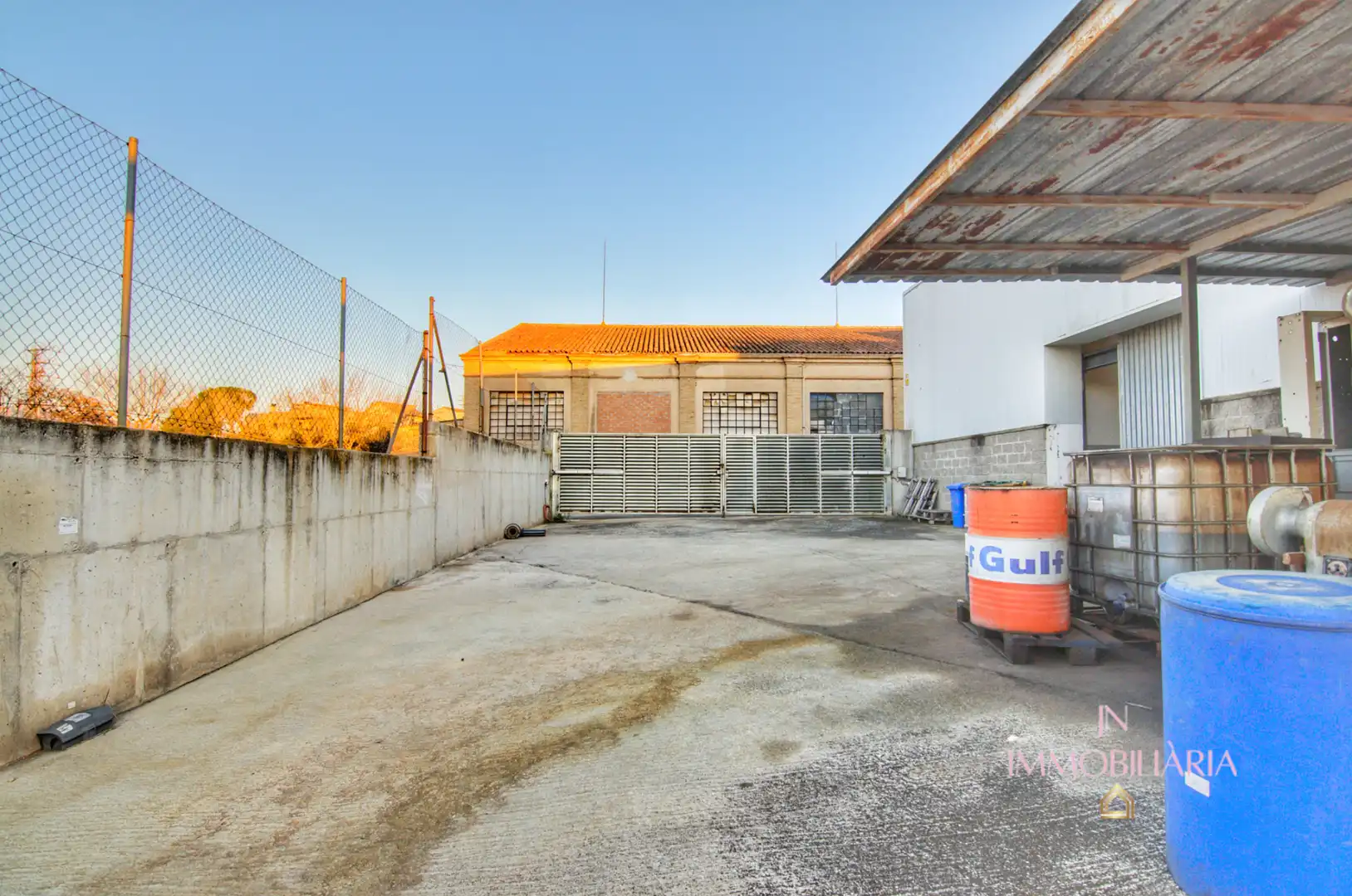 Vista exterior de Nave industrial en venta en Piera