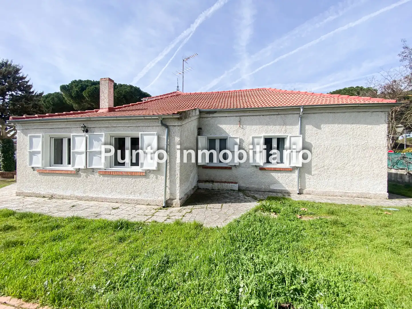 Vista exterior de Casa o xalet en venda en Valladolid amb Jardí privat i Terrassa
