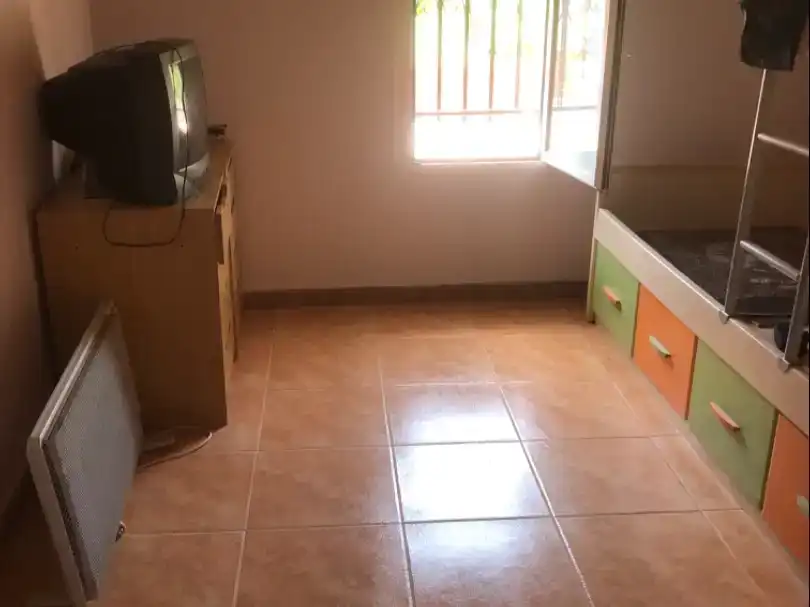 Casa adosada en venda en Cedillo del Condado amb Piscina