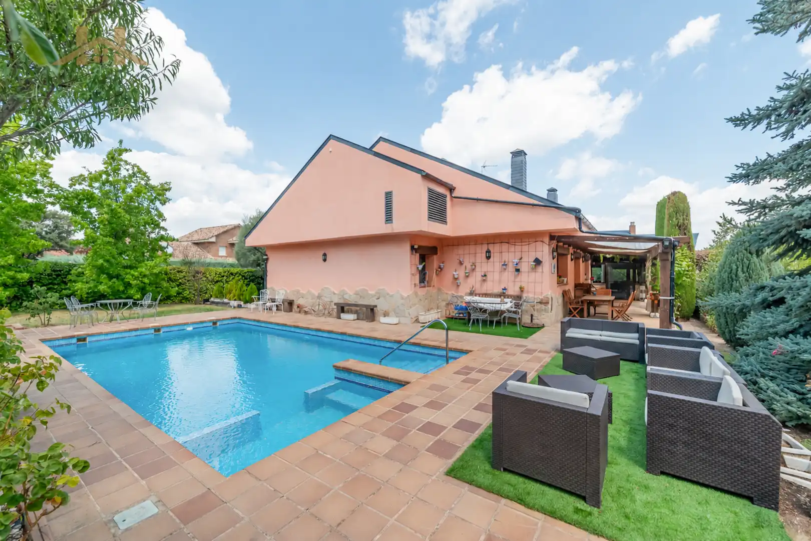 Vista exterior de Casa o chalet en venta en Valdemorillo con Aire acondicionado, Calefacción y Jardín privado