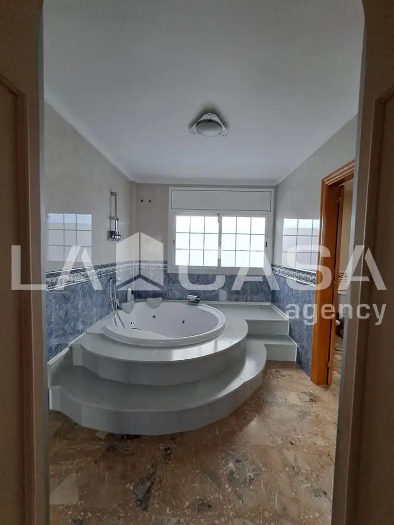 Bany de Casa o xalet en venda en Terrassa amb Terrassa i Piscina