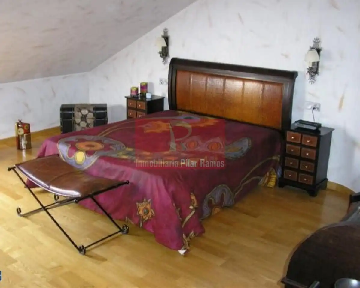 Habitación de Dúplex en venta en Valencia de Don Juan con Parquet, Terraza y Trastero