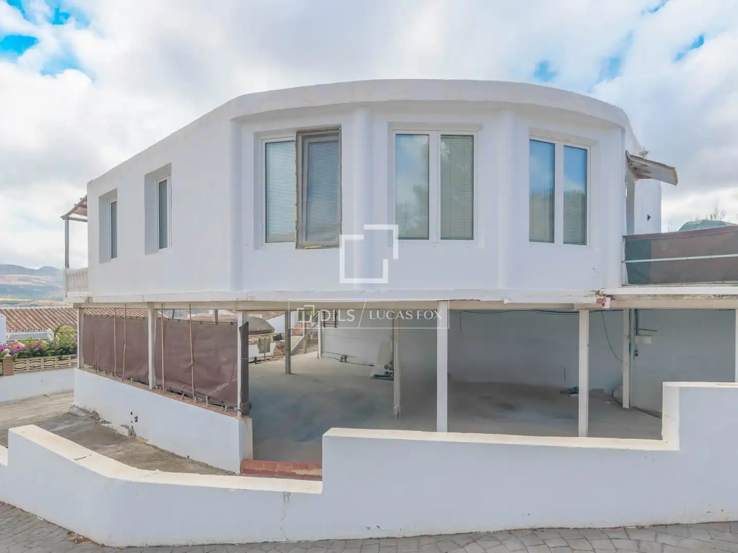 Vista exterior de Finca rústica en venda en Viñuela amb Jardí privat i Piscina