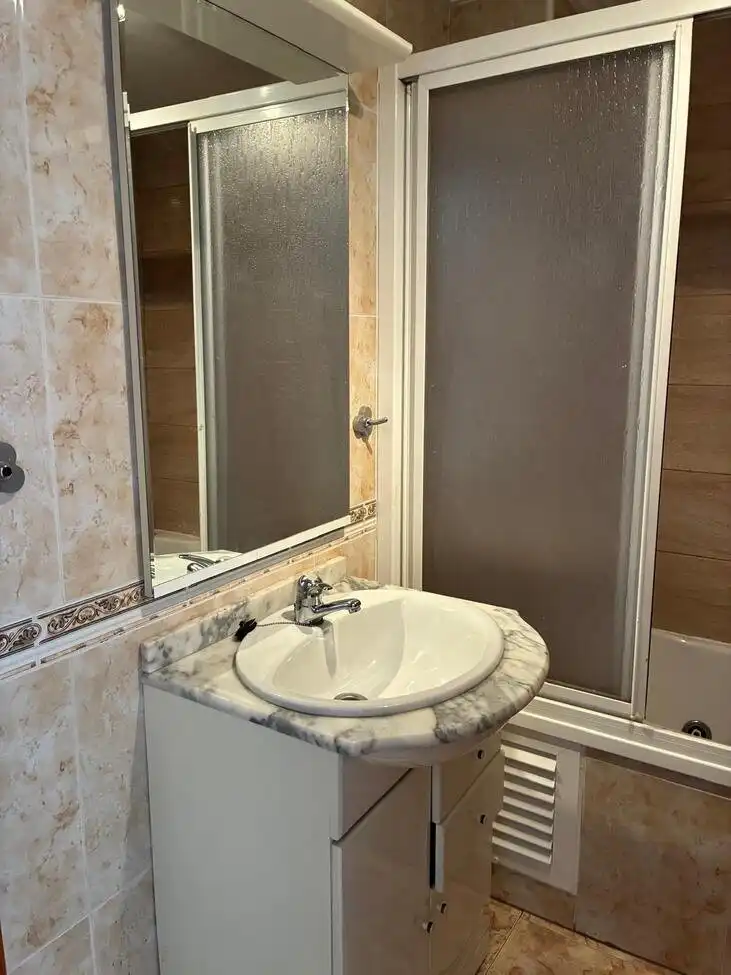 Baño de Apartamento en venta en Almoradí con Calefacción, Terraza y Amueblado