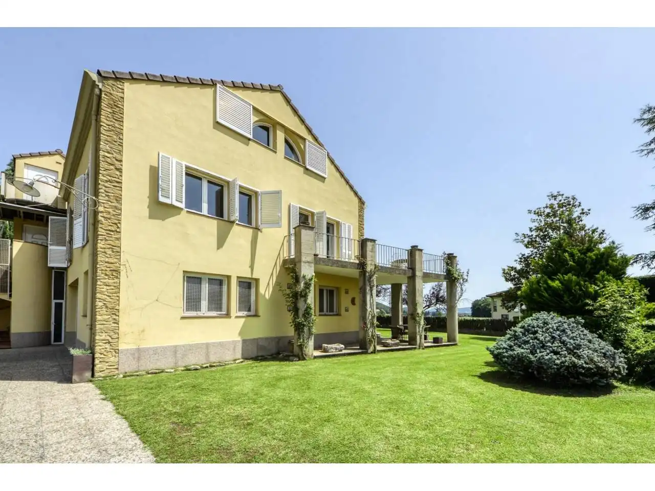 Vista exterior de Casa o chalet en venta en La Vall d'en Bas con Calefacción, Jardín privado y Parquet
