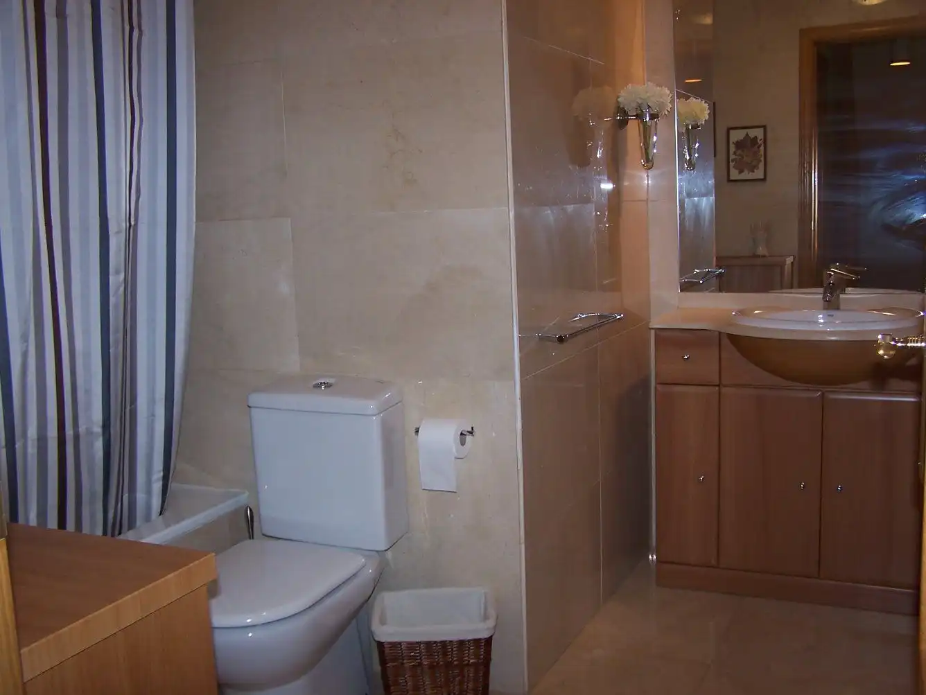 Bathroom of Flat for rent in Pozuelo de Alarcón  with Air Conditioner, Heating and Parquet flooring