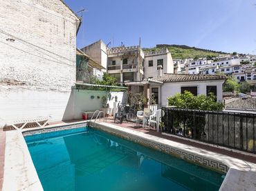 Casa con piscina en venta en del Chapiz 19