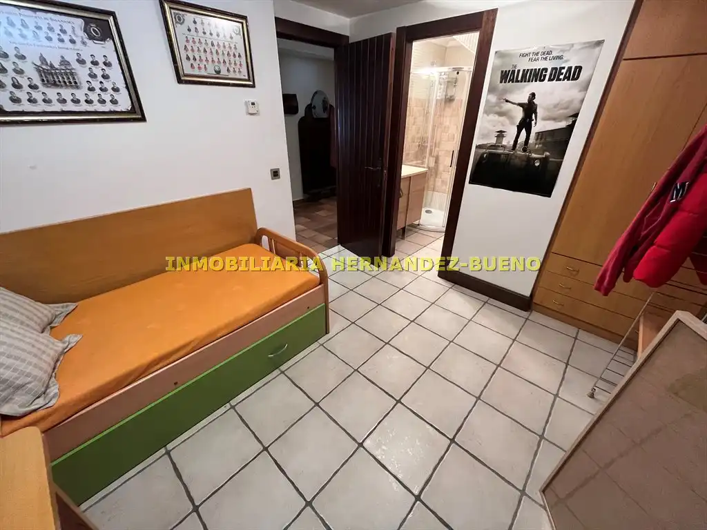 Habitación de Casa o chalet en venta en Carbajosa de la Sagrada con Aire acondicionado, Calefacción y Jardín privado